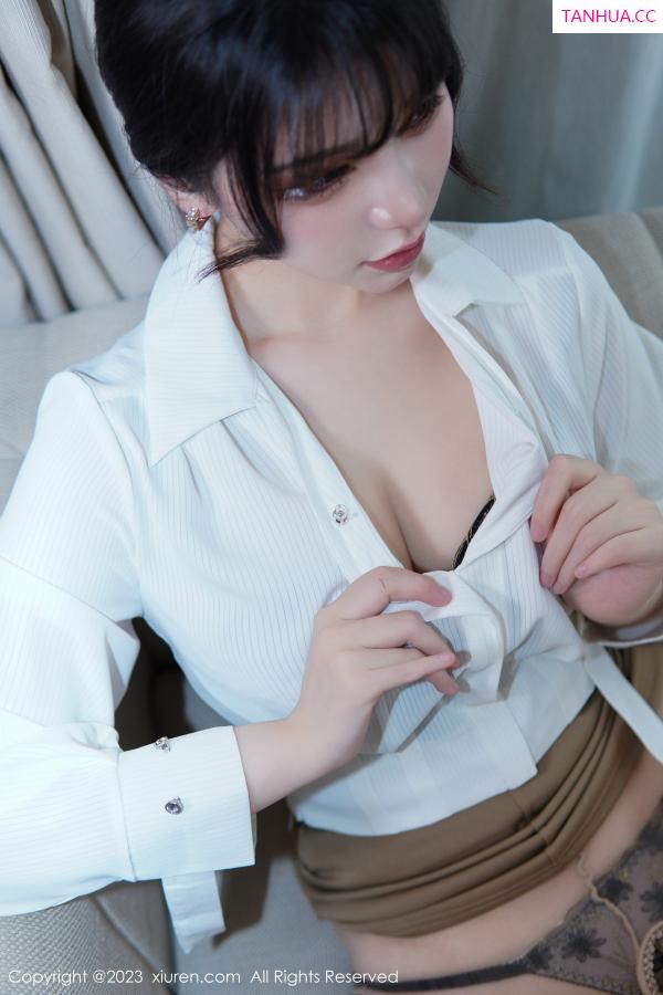   [XiuRen]高清写真图 2023.01.10 No.6111 桃桃子_ 短裙美腿第43张图片